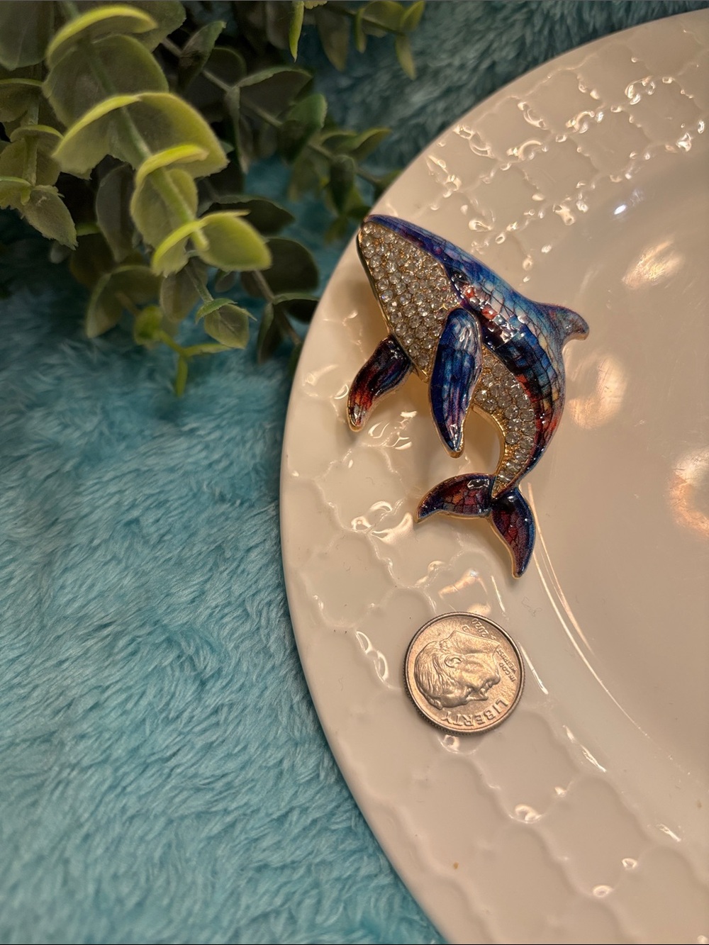 Beach Ocean Sea Life Crystal Encrusted Whale Brooch Pin NWT 2.75x1.75โ - Picture 5 of 15